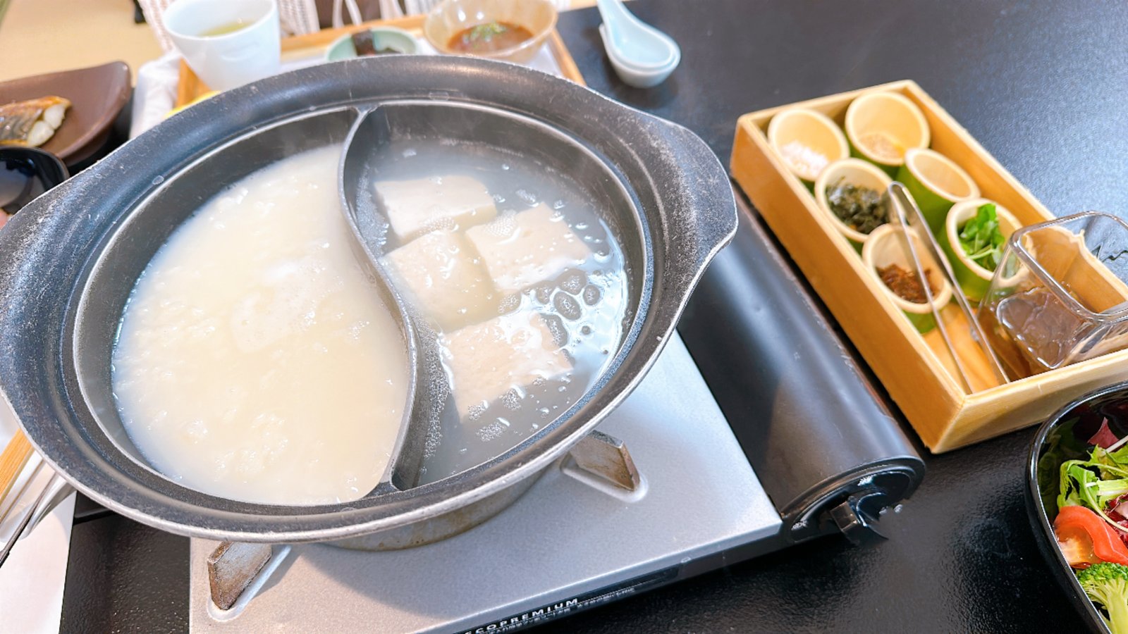 光陽閣の朝食 温泉湯豆腐